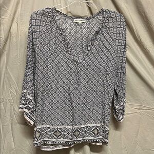 Artisan Women's Geometric Black and White Blouse